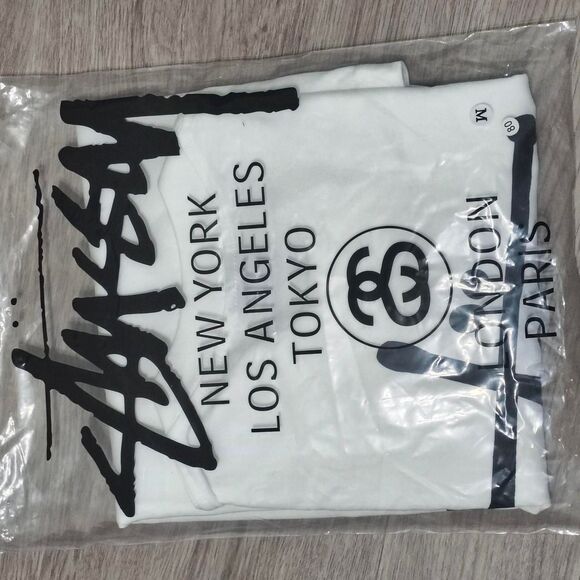 Stüssy Classic Logo Tee White Size M NWT - Picture 6 of 6